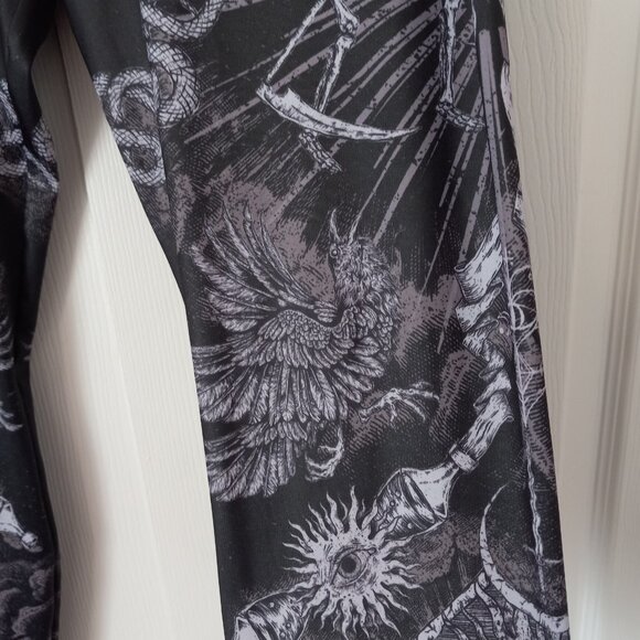 Blackmilk Dark Rites HWMF Leggings XXL - Picture 4 of 5